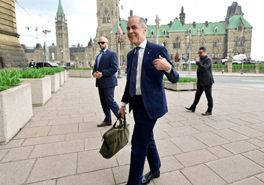 如何注册皇冠足球代理
_特朗普深夜发文如何注册皇冠足球代理
,宣布终止谈判!中国已接到通知,美亲密盟友倒戈?卡尼对华抛出橄榄枝