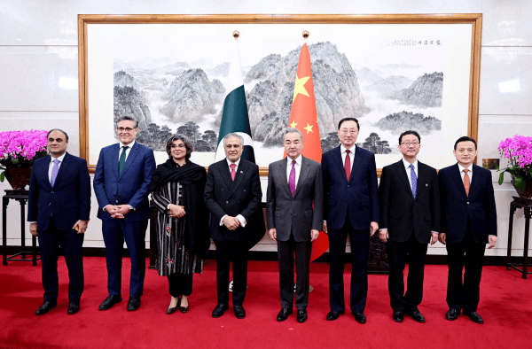 皇冠A盘_王毅：皇冠A盘我们从不认为哪一个国家可以充当国际警察