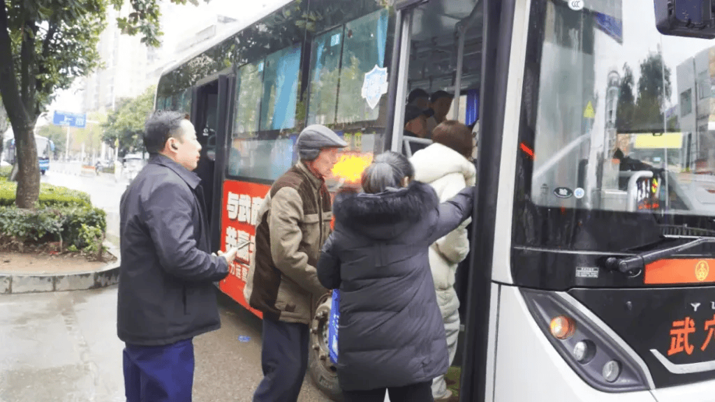 皇冠分红_多地相继实施“免费公交”：湖北武穴一年投入达3800余万元