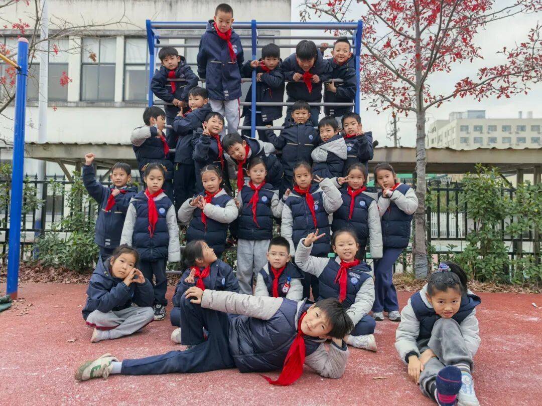 皇冠信用网注册
_杭州小学女生躲在厕所偷偷哭皇冠信用网注册
,医生建议休学!没想到2个月来,她一节课没落下!“原来除了爸爸妈妈,还有那么多人爱我”