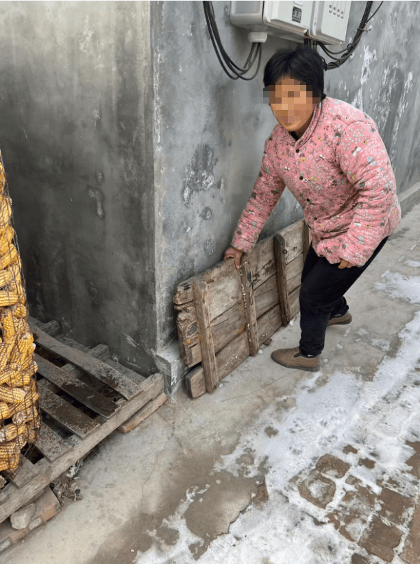 皇冠信用网如何代理_被困家中三天的独居农村聋哑老人皇冠信用网如何代理,和她背后的照护难题丨在场