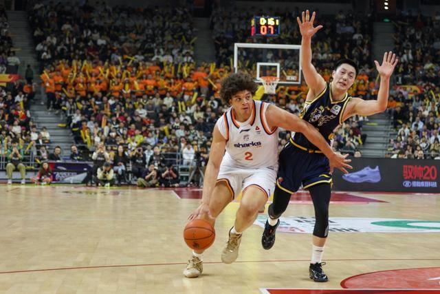 皇冠登一登二登三区别_再胜广东队皇冠登一登二登三区别,上海大鲨鱼以胜利完成常规赛第一阶段